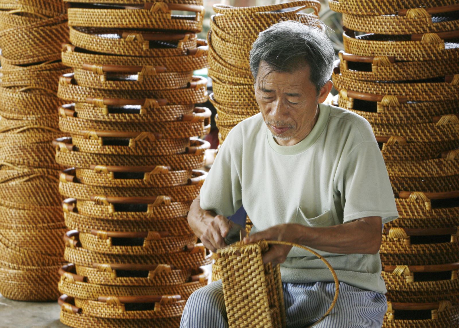 Làng nghề mây tre đan Phú Vinh - Di sản văn hóa độc đáo giữa lòng Hà Nội